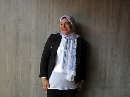 Naglaa Ahmed, directora ejecutiva de proyectos de la Asociación Biodinámica Egipcia (EBDA), en Lisboa, antes de recoger el premio a la Humanidad de la Fundación portuguesa Calouste Gulbenkian, el 10 de julio de 2024