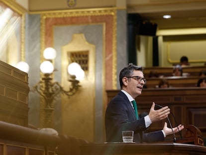 El ministro de la Presidencia, Justicia y Relaciones con las Cortes, Félix Bolaños, interviene en el Congreso de los Diputados, este miércoles en Madrid.