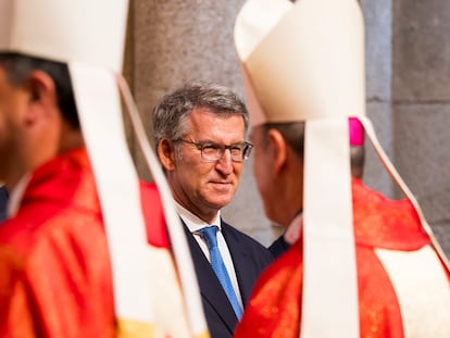 Alberto Núñez Feijóo, en la ofrenda al apóstol en la catedral de Santiago, el pasado 25 de julio.