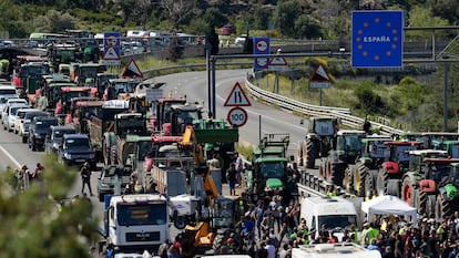 Protesta organizada por agricultores españoles en La Jonquera (Girona), el pasado mes de junio.