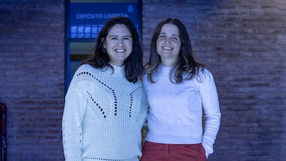 De izquierda a derecha, Jocelyn Dunstan, de la Pontificia Universidad Católica de Chile, y Luciana Benotti, de la Universidad Nacional de Córdoba (Argentina)