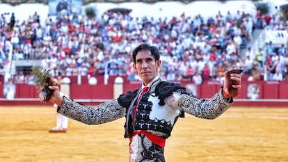 Fortes, con las dos orejas de su primer toro, el pasado día 20.