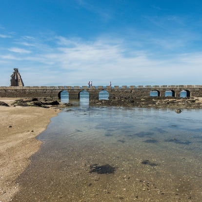 Vistas de la torre de San Sadurniño, situada en el barrio marinero de San Tomé do Mar, en Cambados.