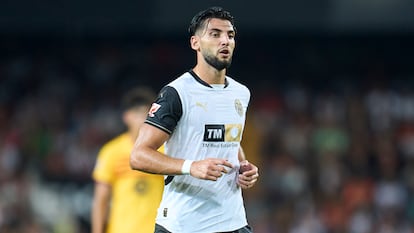 El futbolista Rafa Mir, jugador del Valencia CF, en uno de los partidos disputados recientemente.