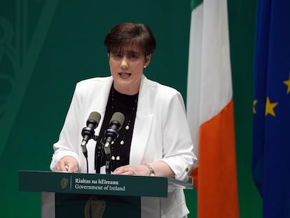 Norma Foley ministra irlandesa de Educación