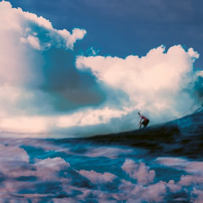 Uno de los participantes en el Mundial de Surf que tuvo lugar en 2002 en Teahupo’o, donde se produce la ola izquierda que los surferos conocen popularmente como “el muro de las calaveras”.