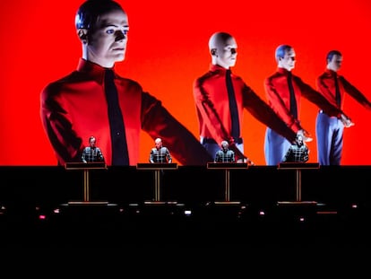 Una actuación del grupo alemán Kraftwerk.