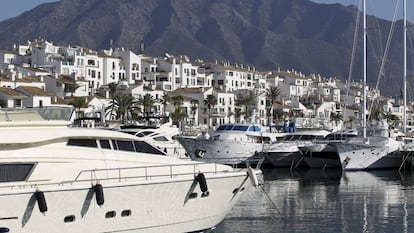 Varios yates en Puerto Banús, en Málaga.