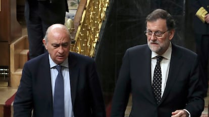 Jorge Fernández Díaz y Mariano Rajoy, en una imagen de archivo.