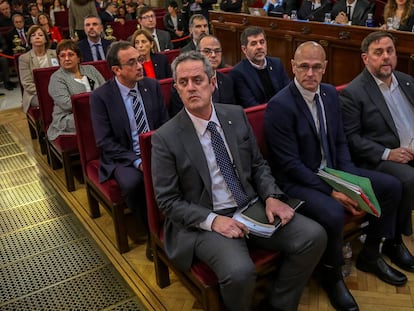 Los 12 líderes independentistas catalanes acusados por el 'procés', en el banquillo del Tribunal Supremo al inicio del juicio en febrero de 2019.