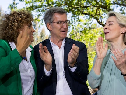 Desde la izquierda, Dolors Montserrat, Alberto Núñez Feijóo y Ursula von der Leyen, este sábado en O Pino (A Coruña).