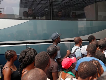 Migrants board a truck in Tapachula, Chiapas state, April 2019.