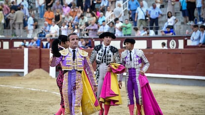 Damián Castaño da la vuelta al ruedo a la muerte de su primer toro.