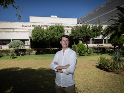 Manuel Carranza García, en la Escuela Técnica Superior de Ingeniería Informática de la Universidad de Sevilla donde es profesor e investigador, a principios de agosto.