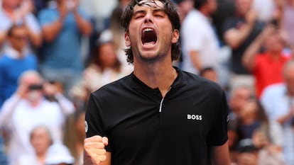 Taylor Fritz celebra su triunfo contra Zverev en la Arthur Ashe de Nueva York.