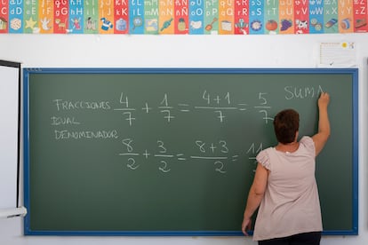 Aula de un centro educativo público de Sevilla, este miércoles.