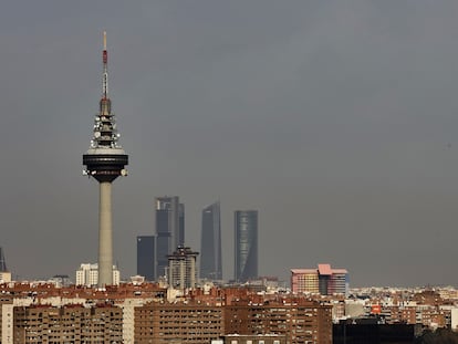 Imagen de Madrid, con las cinco torres de fondo.